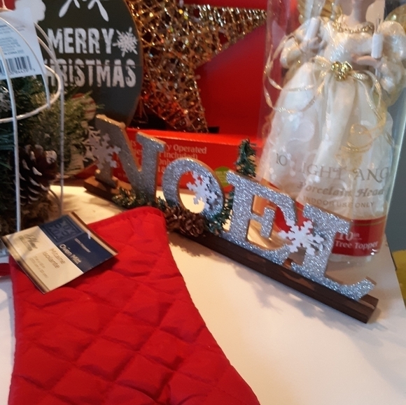 $50 value Christmas decoration mystery box - Picture 2 of 4